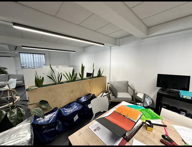 163M² OFFICE TO LET IN DE WATERKANT